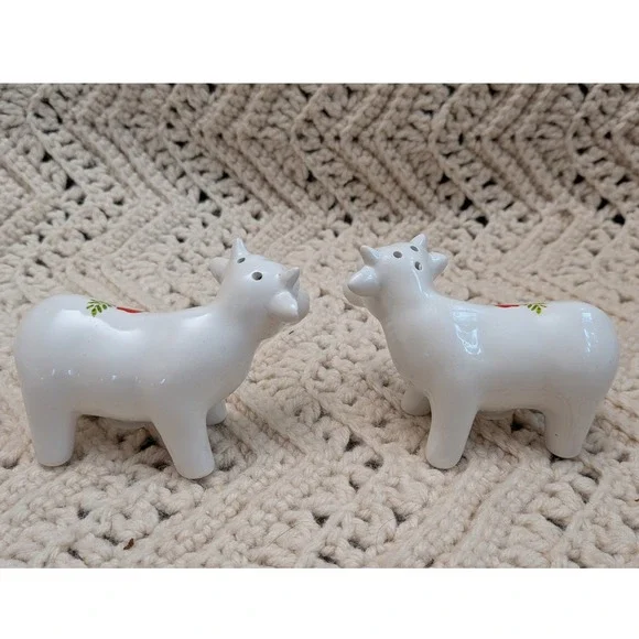 Vintage Style White Ceramic Cow Salt and Pepper Shakers Red Floral Farmhouse Set - Picture 2 of 6